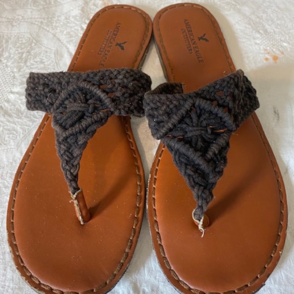 American Eagle flip flops woven brown size 8